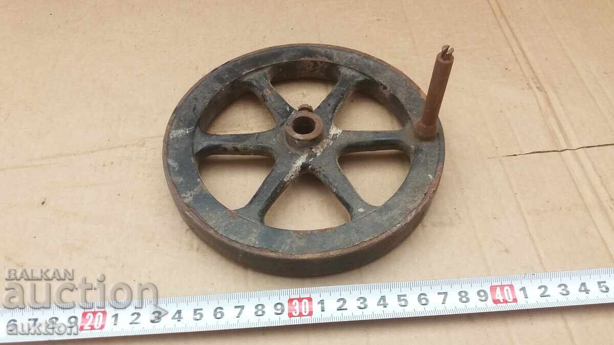 Licitație VECHE ROATĂ MANUALĂ DE MAȘINĂ - RENAȘTERE