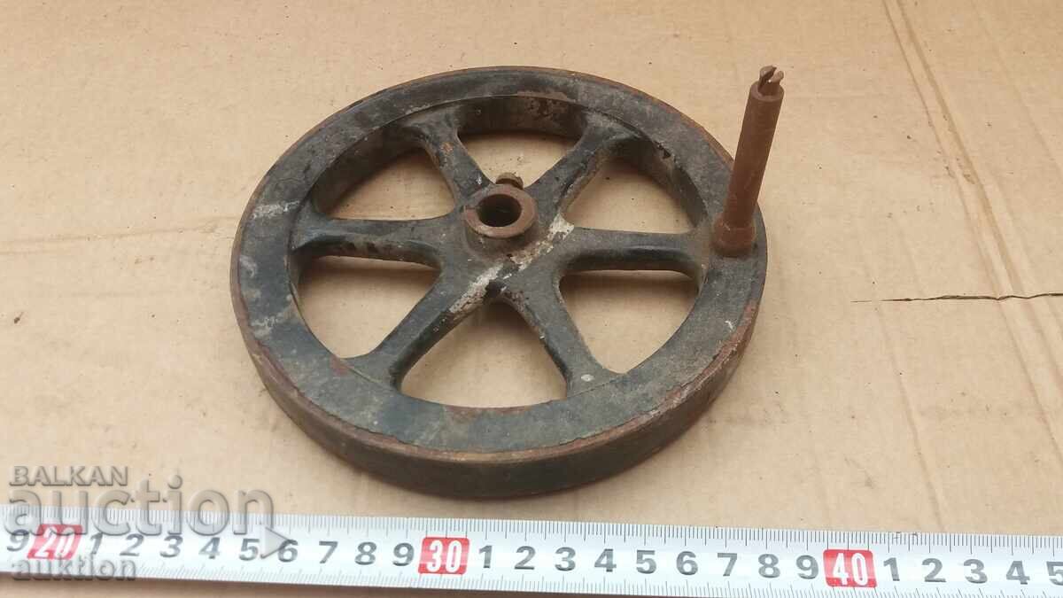 VECHE ROATĂ MANUALĂ DE MAȘINĂ - RENAȘTERE