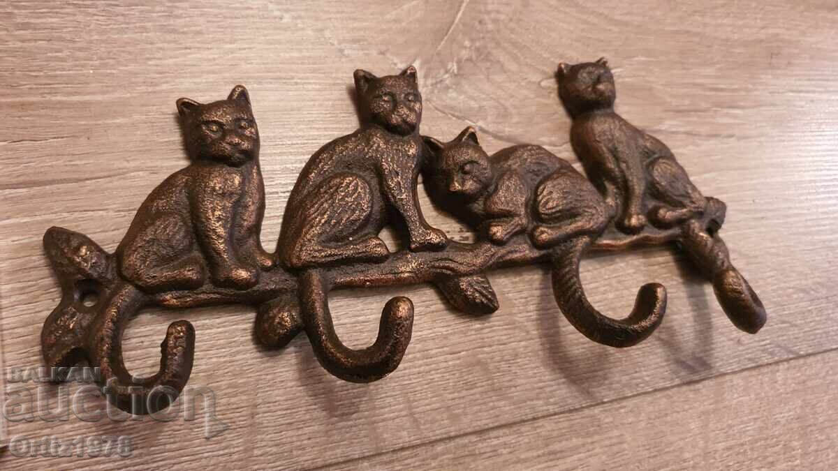 Cârlig de umeraș din fontă – 4 Pisici cu preț € 24.03 | 47.00 BGN