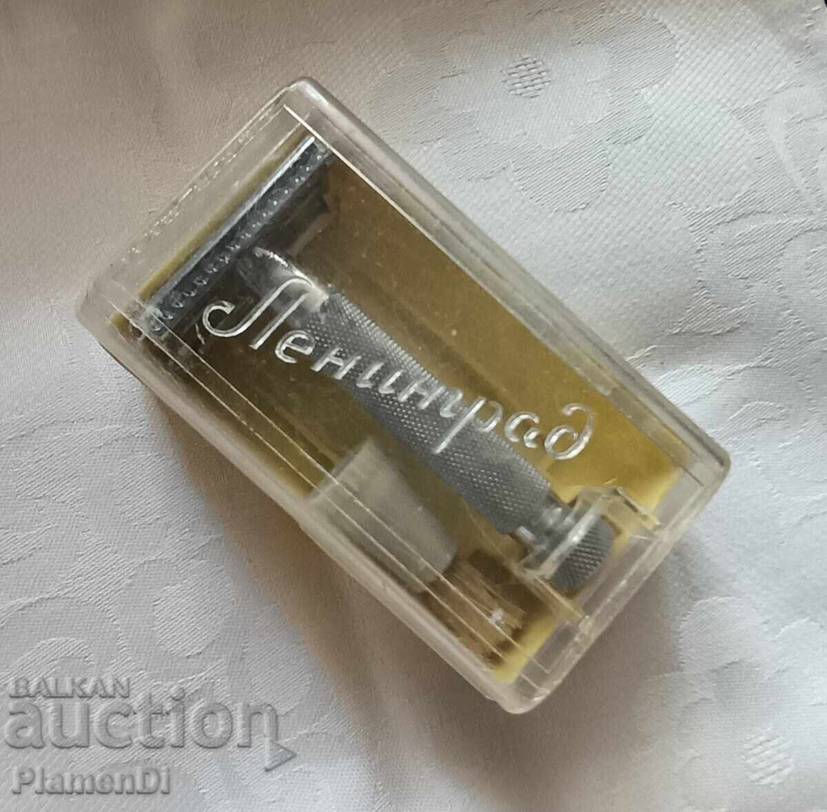 Aparat de ras sovietic nou, "Leningrad - 1", URSS, anii '60-'70 cu preț € 20.00 | 39.12 BGN