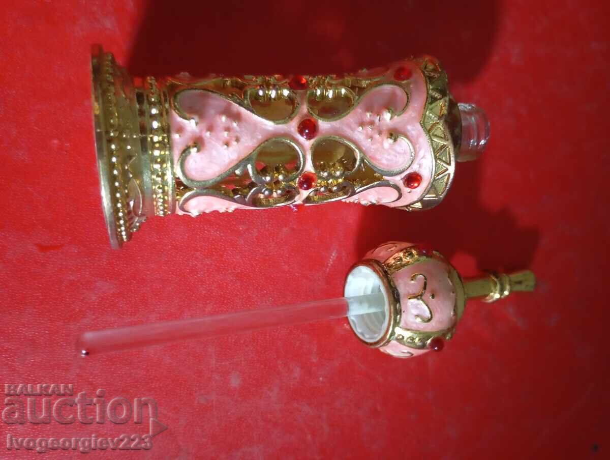 Sticluță de parfum de lux cu preț € 10.00 | 19.56 BGN