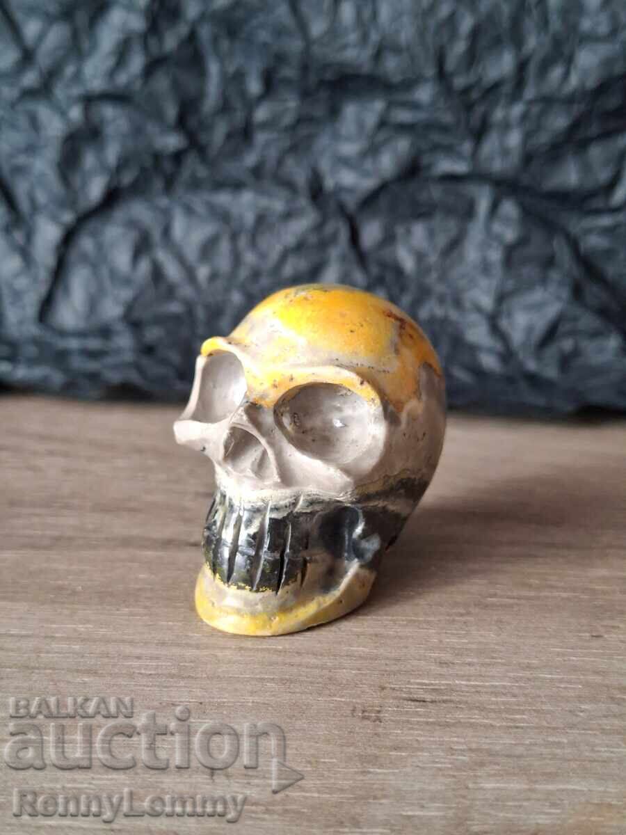 Craniu din mineral rar, lavă vulcanică