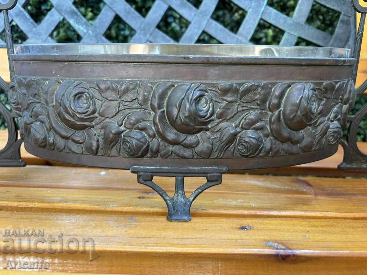 Art Nouveau/Secession bronze+crystal fruit bowl, France, 19th c with price € 200.00 | 391.17 BGN