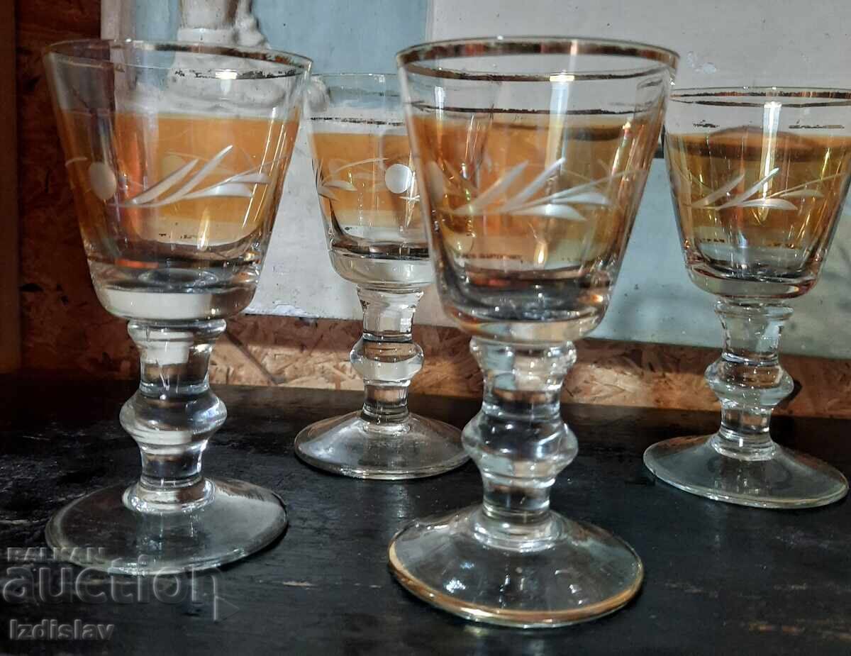Licitație 6 pahare vechi pentru lichior