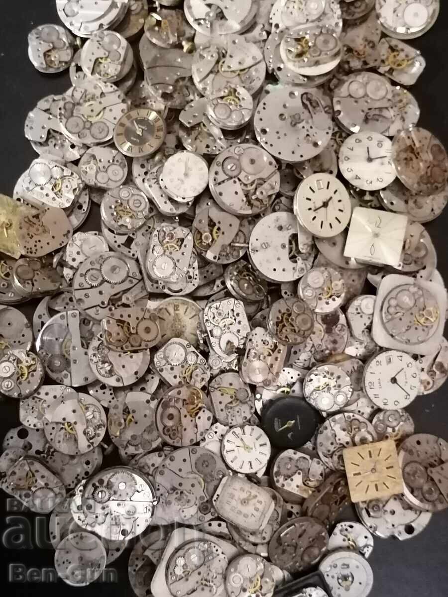 150бр.Часовникови механизми от механични часовници с цена € 150.00 | 293.38 лв.