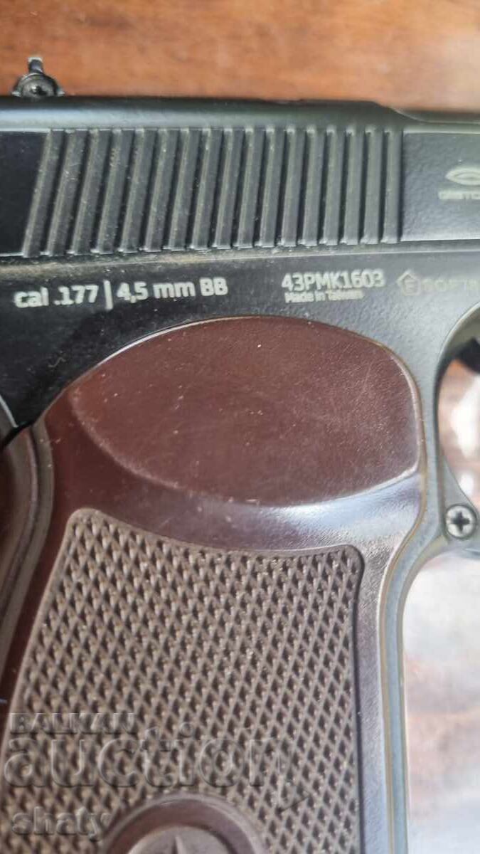 Delivery of Makarov pistol with gas cylinder and BBs
