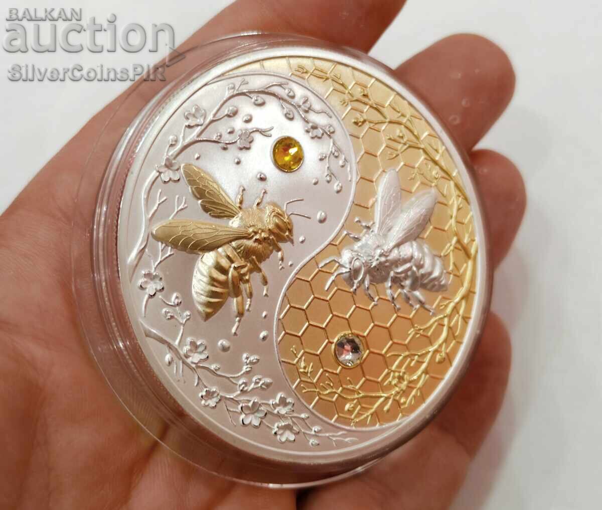Monedă 5 oz Yin-Yang Bee 2026 Round cu preț € 12.00 | 23.47 BGN Monedă 5 oz Yin-Yang Bee 2026 Round cu preț € 12.00 | 23.47 BGN