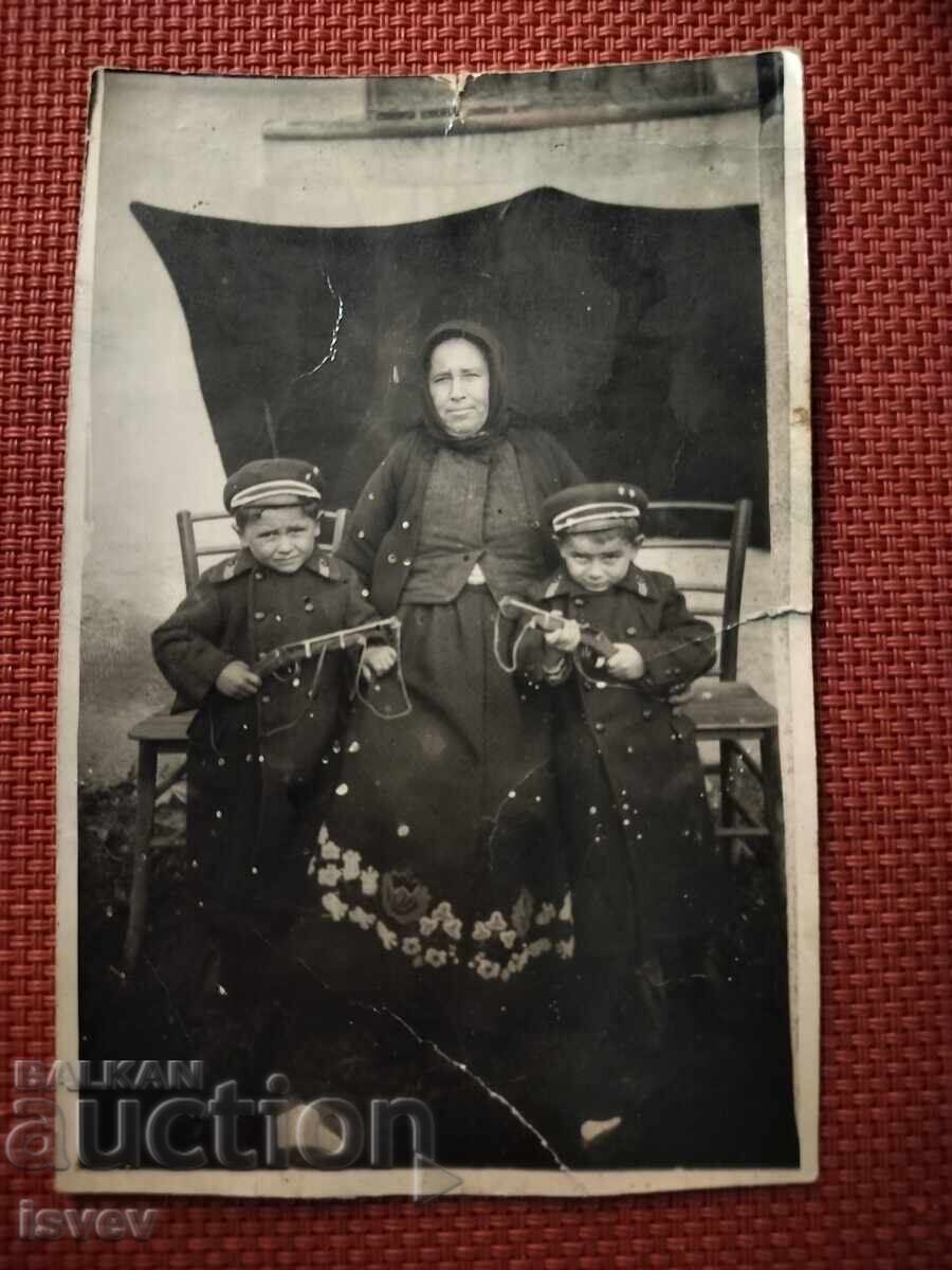 Παλιά καρτ ποστάλ παιδιά με παιχνίδια