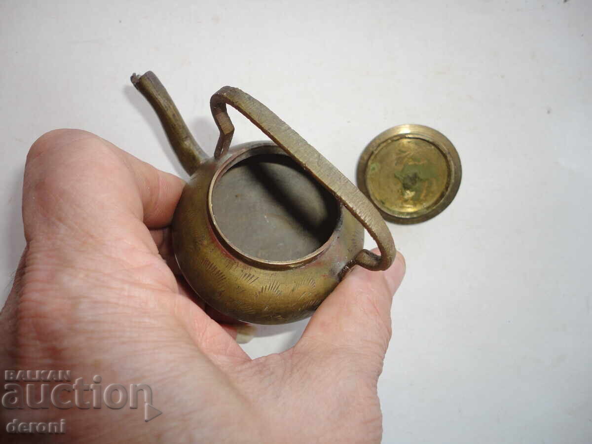 Auction  Antique bronze teapot vessel engravings