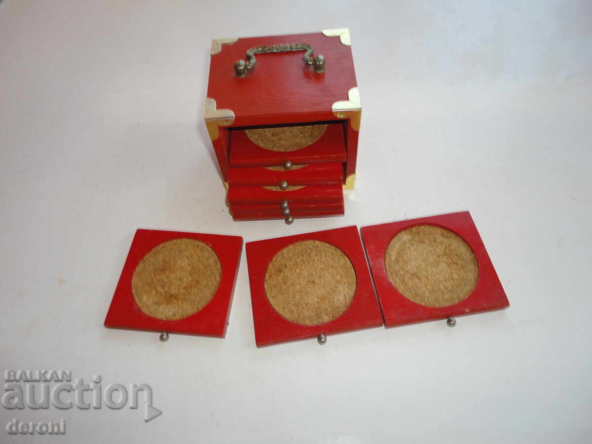 Set de suporturi pentru pahare în cutie cu preț € 10.00 | 19.56 BGN