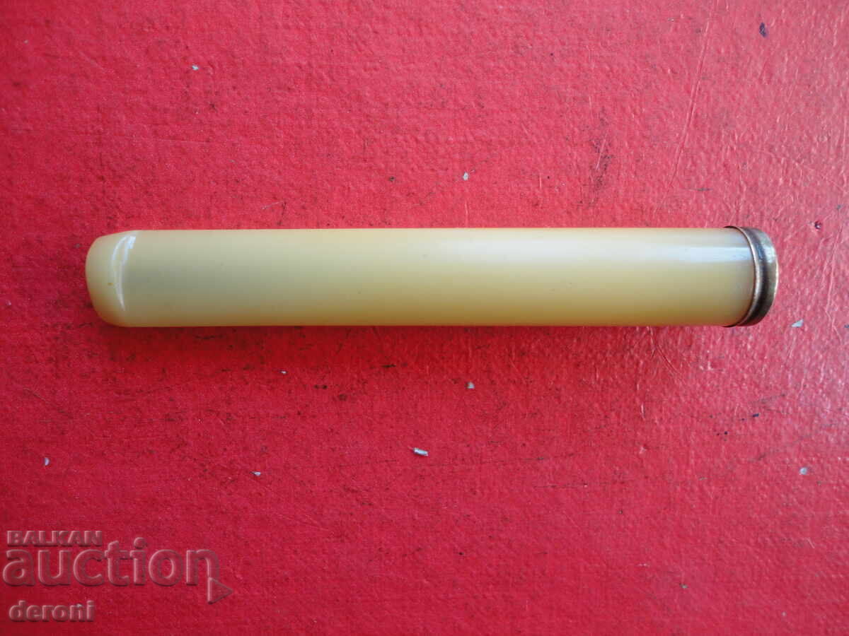 Delivery of Bakelite cigarette holder Karlovy Vary
