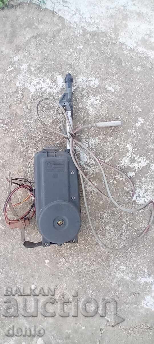Antenă electrică vintage pentru Mercedes 190, 124 cu preț € 175.00 | 342.27 BGN Antenă electrică vintage pentru Mercedes 190, 124 cu preț € 175.00 | 342.27 BGN