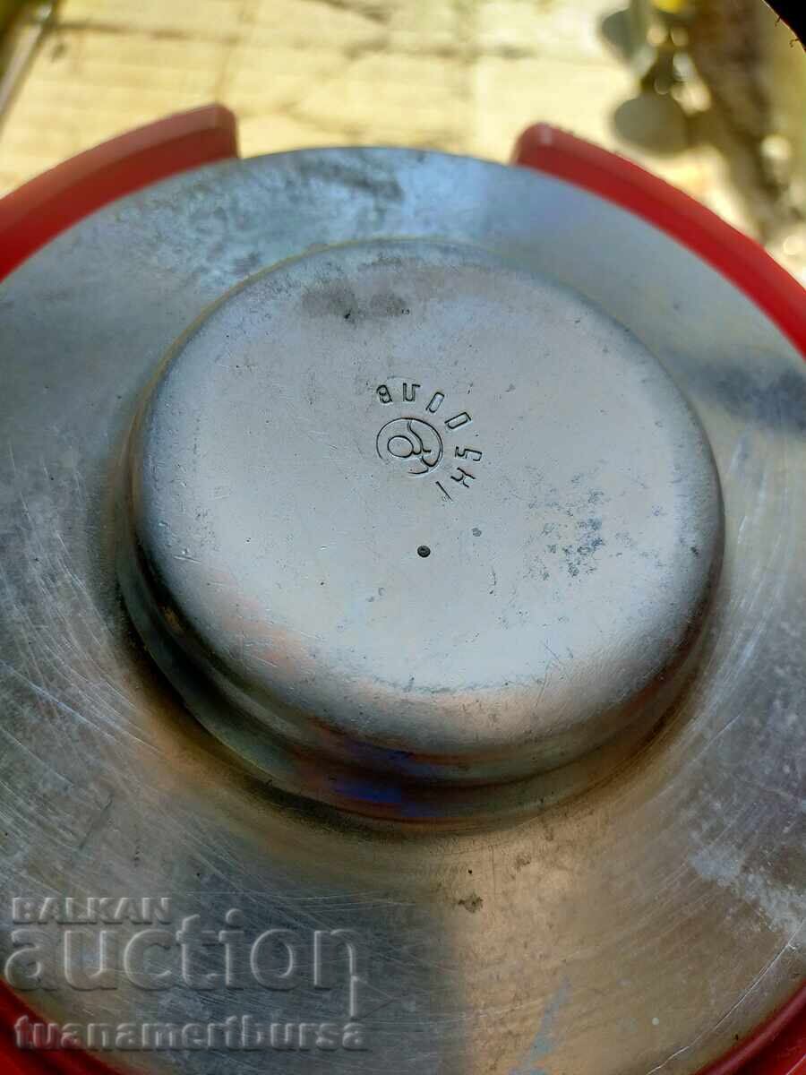 Licitație boluri vechi pentru mâncare