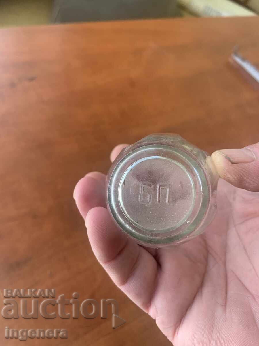 Licitație PAHAR PENTRU RAKI VECHI DIN STICLĂ CU RELIEF 50 ML. MARCAT