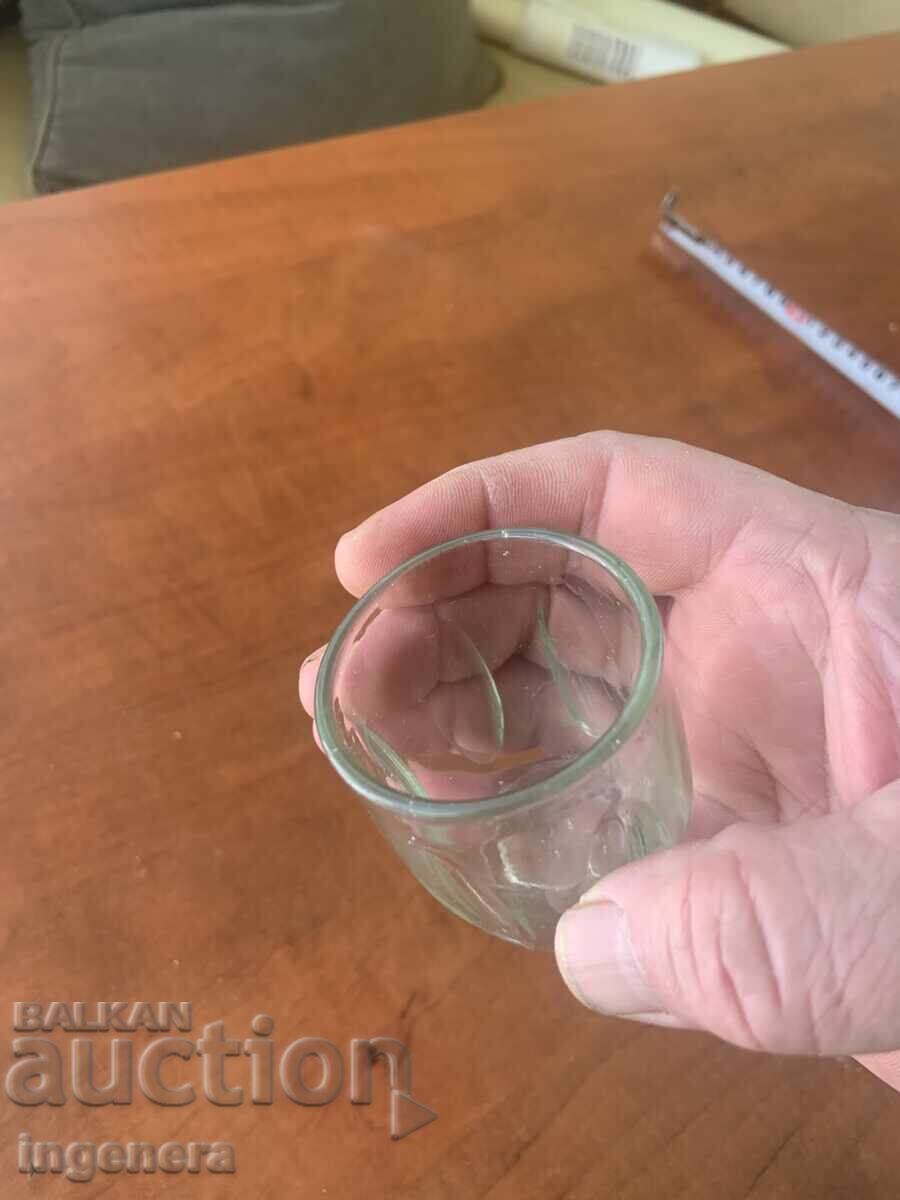 Livrarea PAHAR PENTRU RAKI VECHI DIN STICLĂ CU RELIEF 50 ML. MARCAT