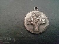 Beautiful flower locket 100-120 years old
