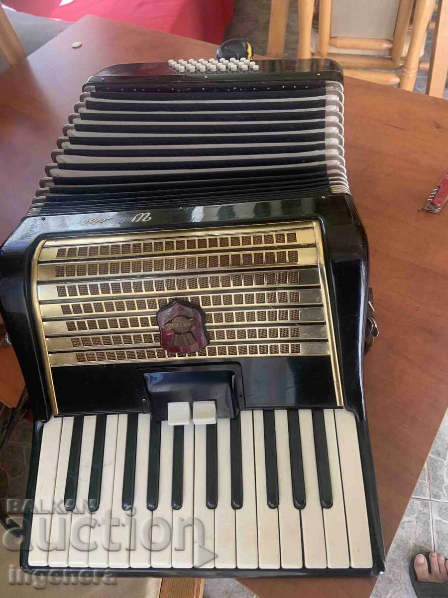 Auction WELTMEISTER ACCORDION 32 BASS UPRIGHT INSTRUMENT Auction WELTMEISTER ACCORDION 32 BASS UPRIGHT INSTRUMENT