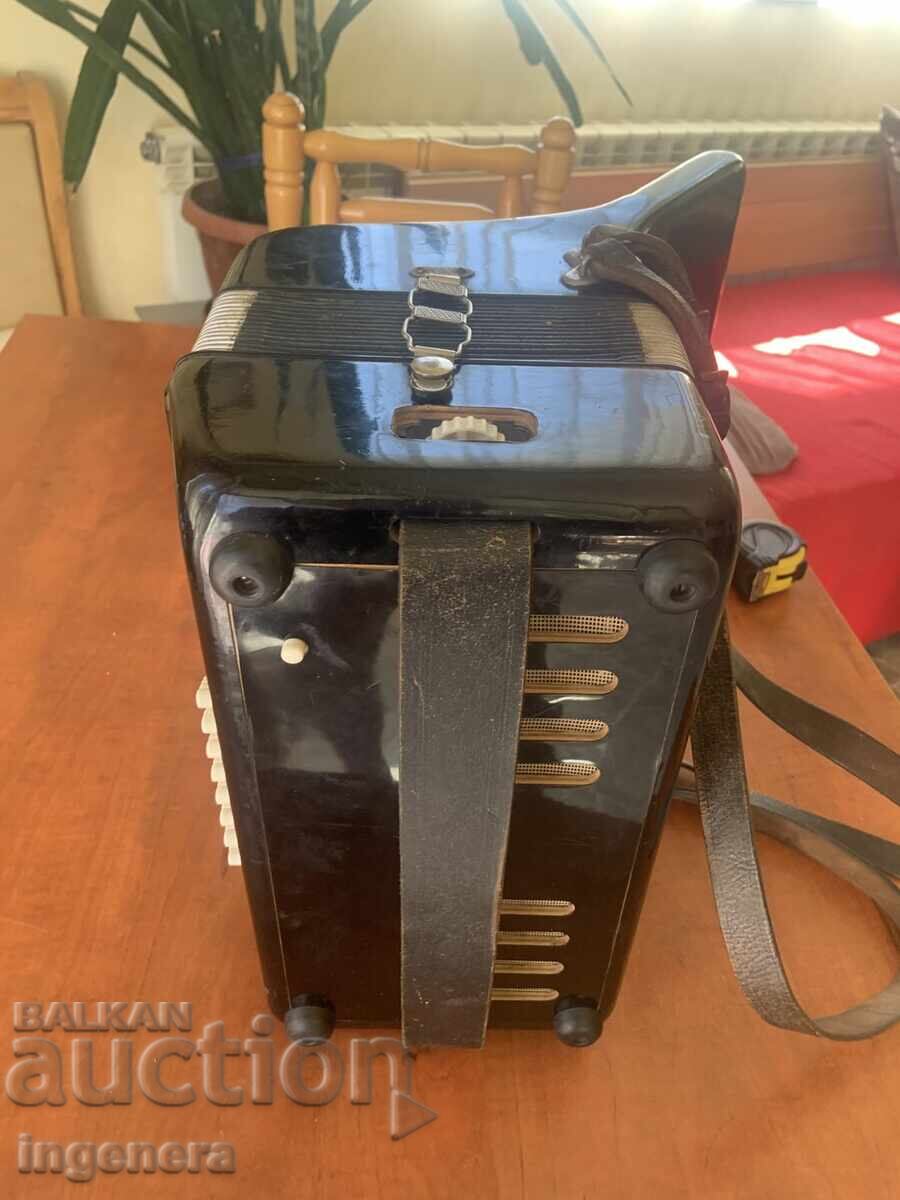 Delivery of WELTMEISTER ACCORDION 32 BASS UPRIGHT INSTRUMENT Delivery of WELTMEISTER ACCORDION 32 BASS UPRIGHT INSTRUMENT