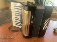 WELTMEISTER ACCORDION 32 BASS UPRIGHT INSTRUMENT