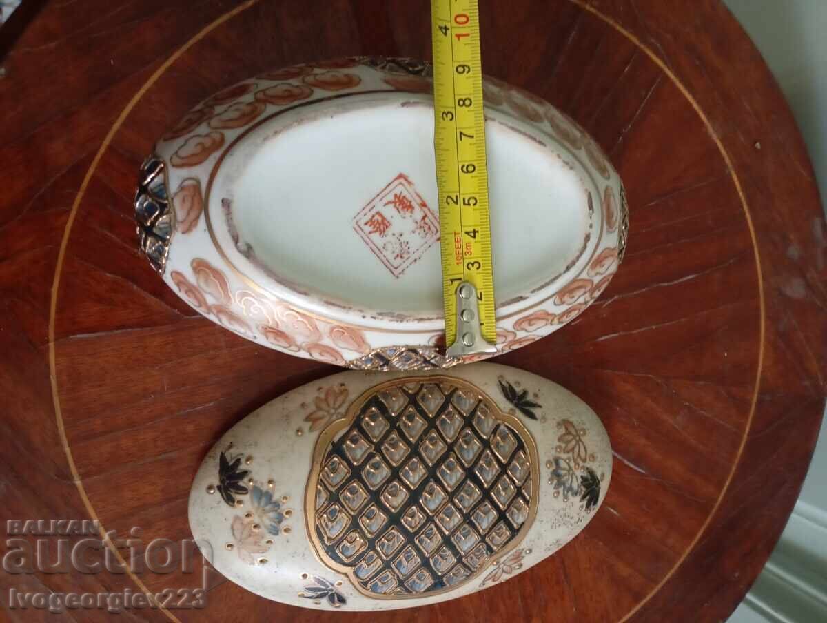 Auction Vintage Japanese porcelain jewelry box Auction Vintage Japanese porcelain jewelry box