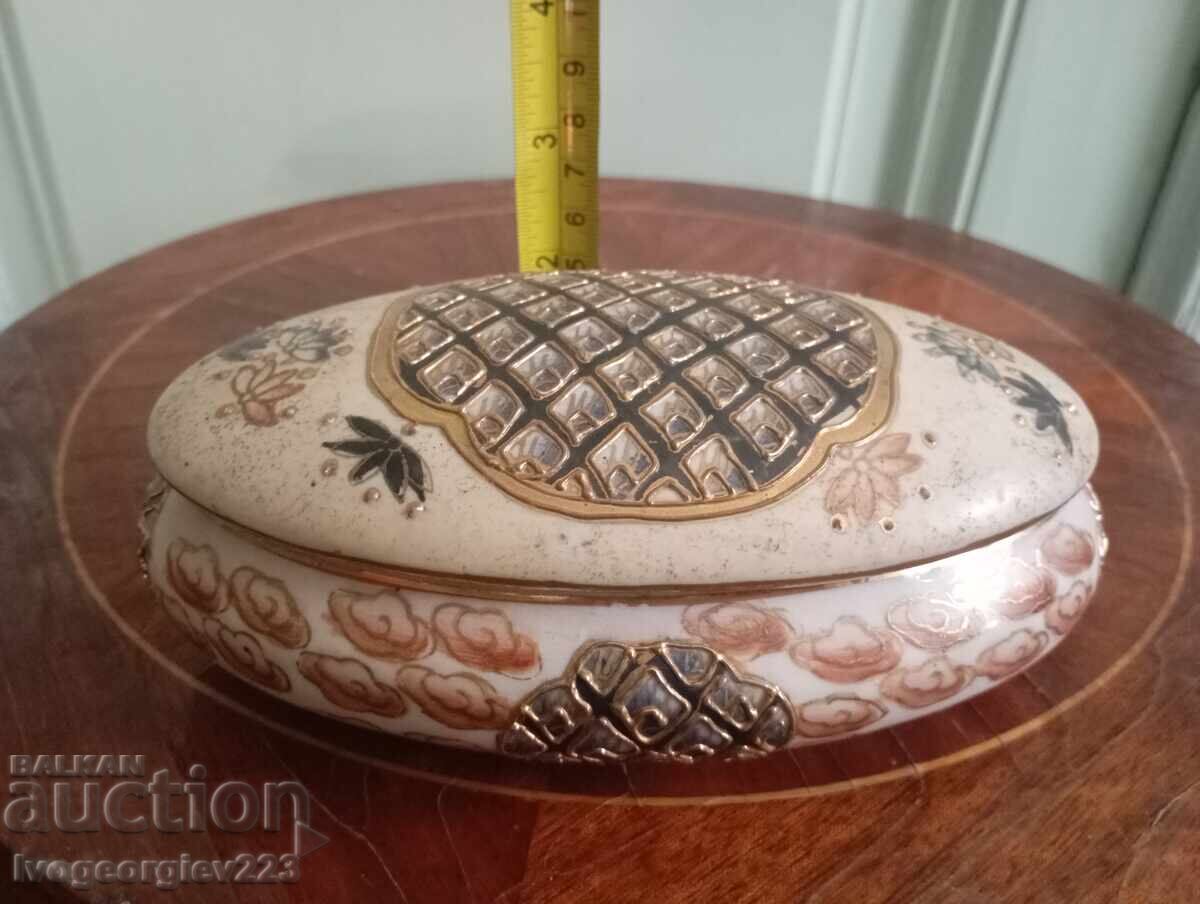 Vintage Japanese porcelain jewelry box Vintage Japanese porcelain jewelry box