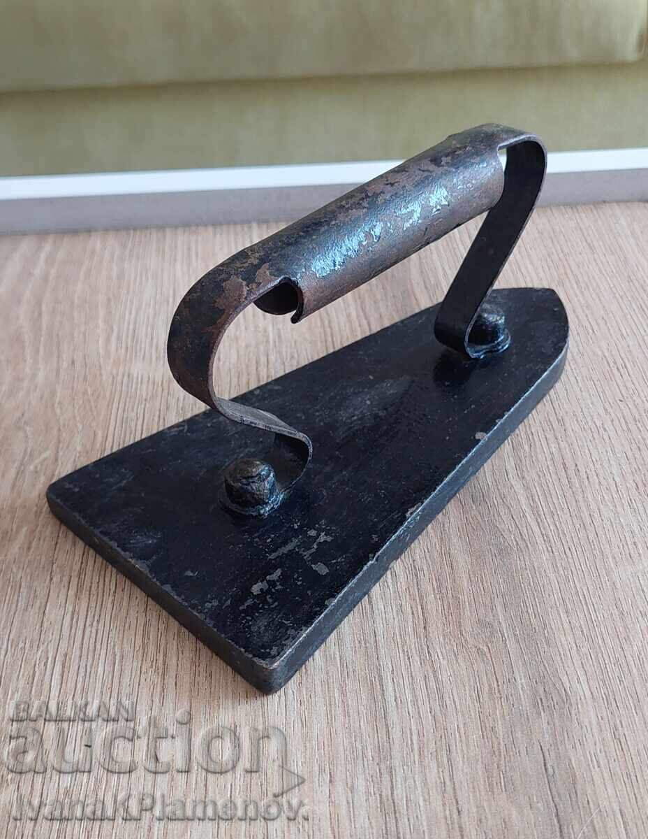 Licitație Fier de călcat vintage pentru colecționari