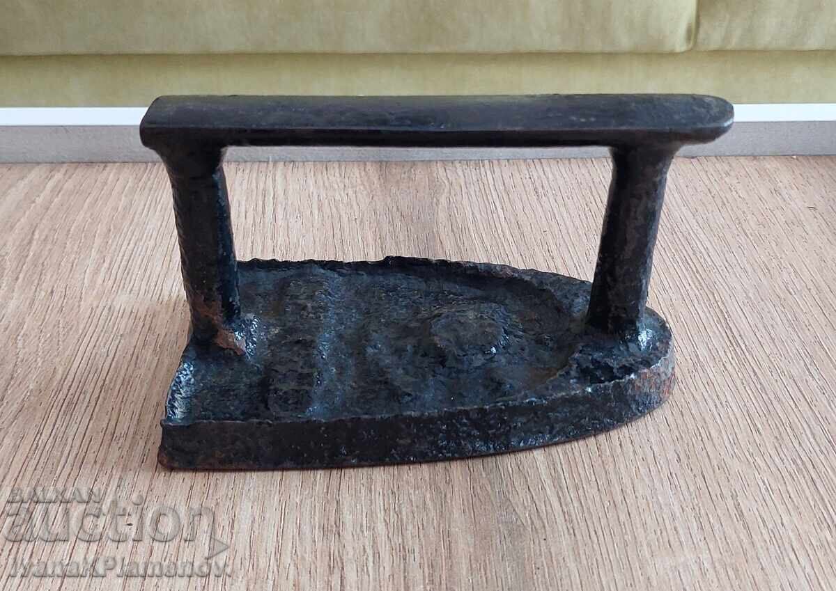 Fier de călcat retro pentru colecționari cu preț € 16.00 | 31.29 BGN