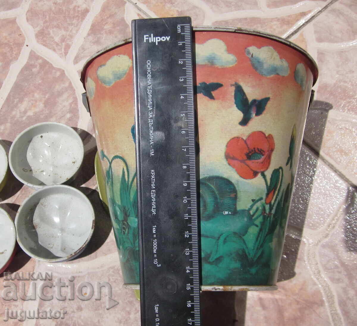 стара метална играчка кофа кофичка с лопатка и форми от соца - 7