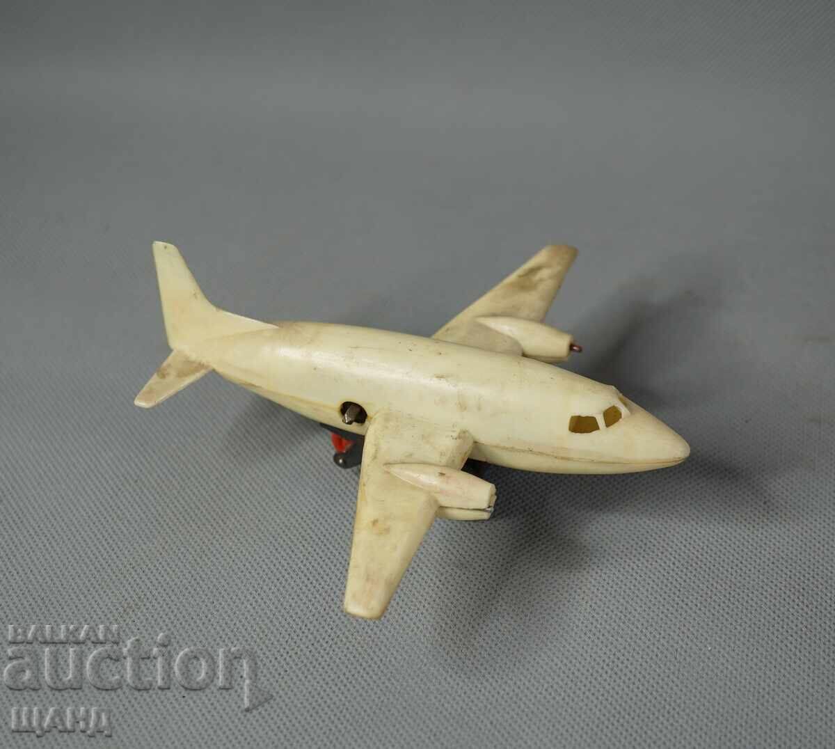 Veche jucărie mecanică rusească din plastic, model avion