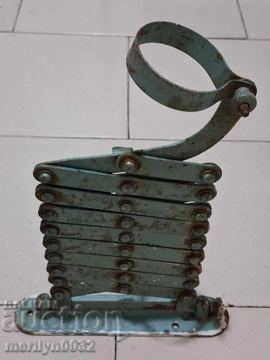 Mecanism extensibil de la o lampă industrială mobilă (felinar) - 7