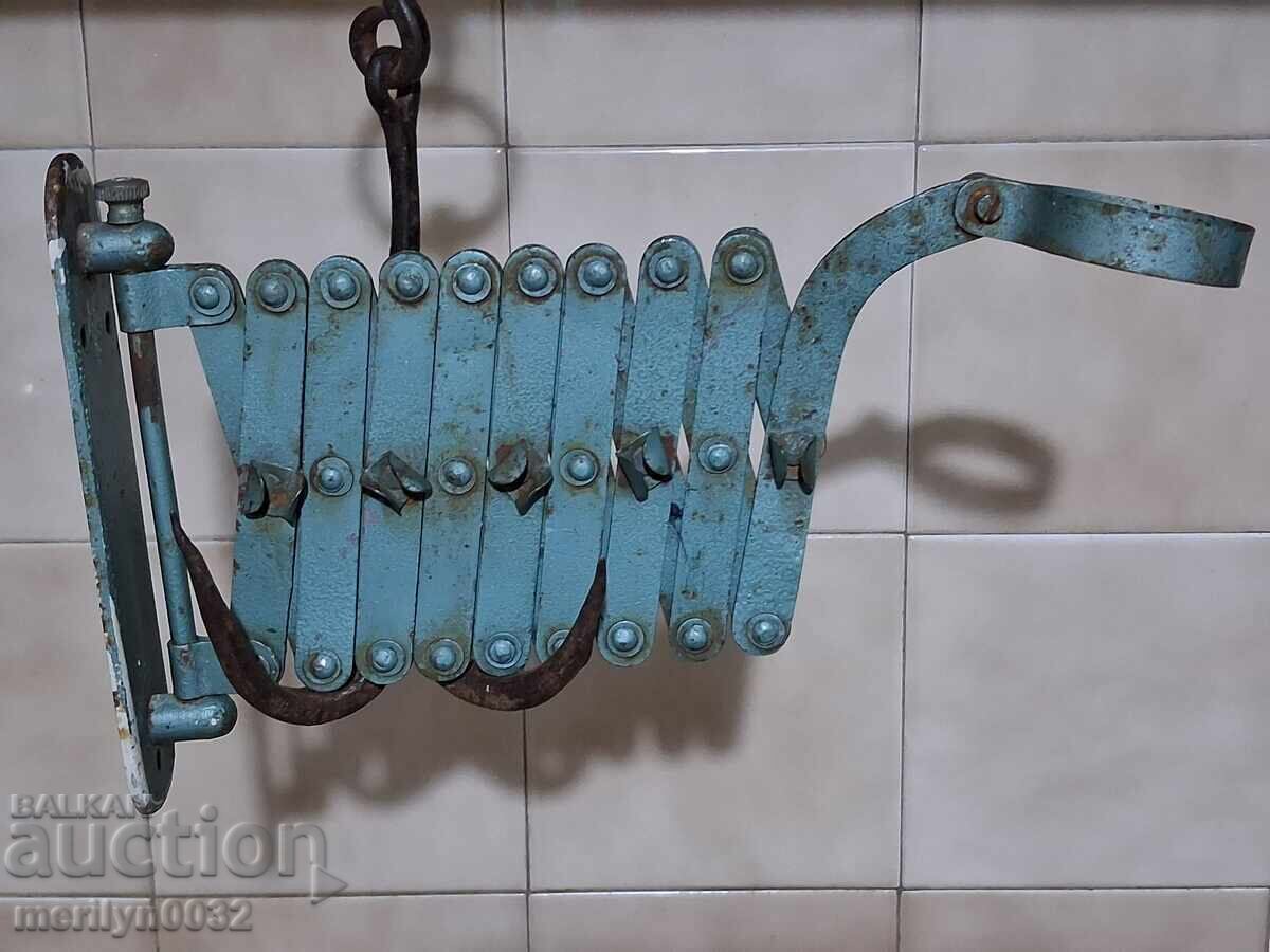 Mecanism extensibil de la o lampă industrială mobilă (felinar)