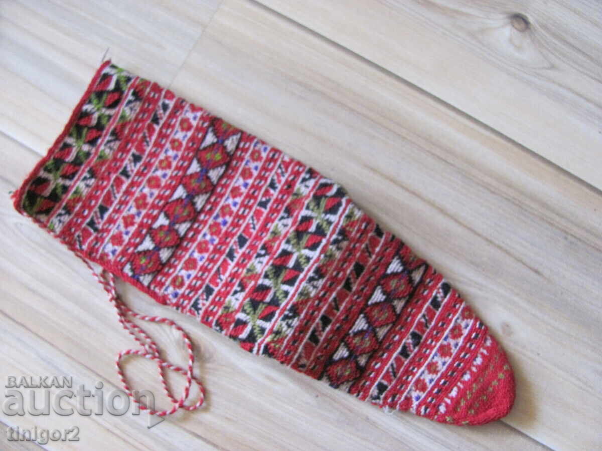 Șosetă din lână din secolul al XIX-lea pentru costum popular, tricotată manual