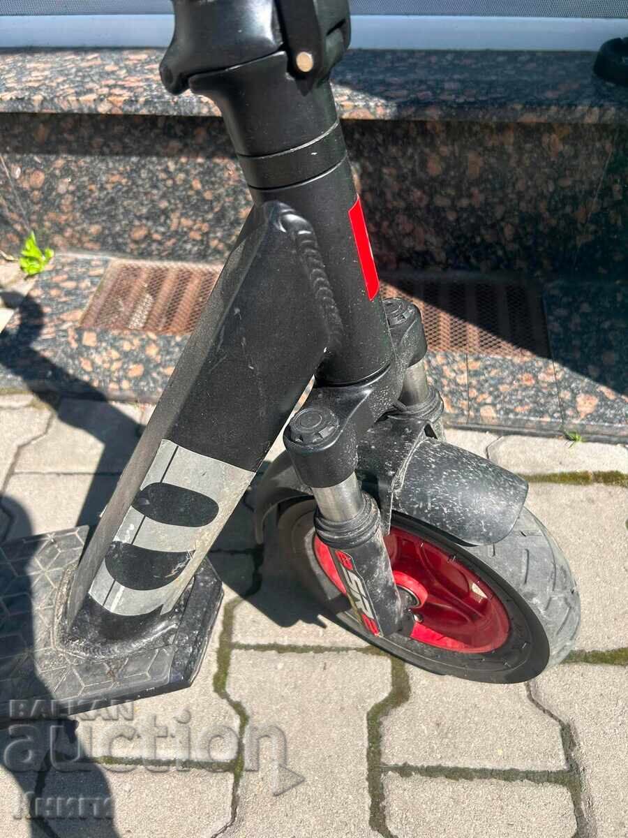 Аукцион Електрическа тротинетка Aprilia ESR2 Evo, 500W, Автономност