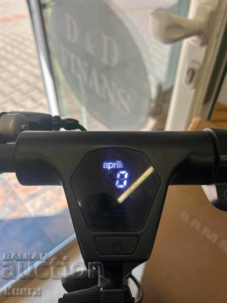 Електрическа тротинетка Aprilia ESR2 Evo, 500W, Автономност - 7