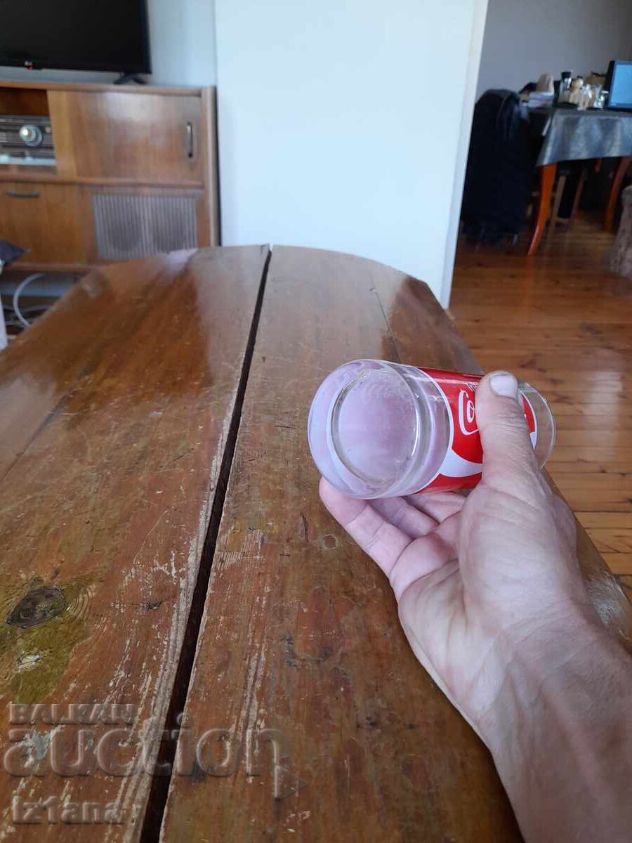 Un pahar vechi de Coca Cola, Coca Cola - 6