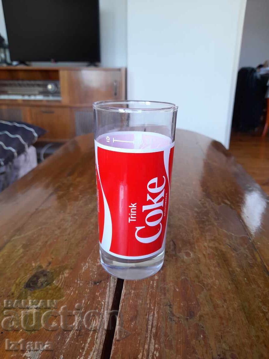 Un pahar vechi de Coca Cola, Coca Cola