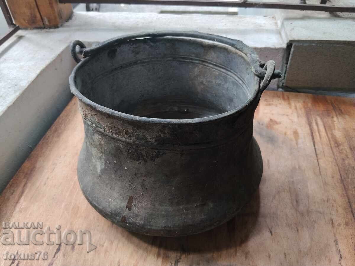 Παλιό χάλκινο καζάνι καρδάρι μπακίρι