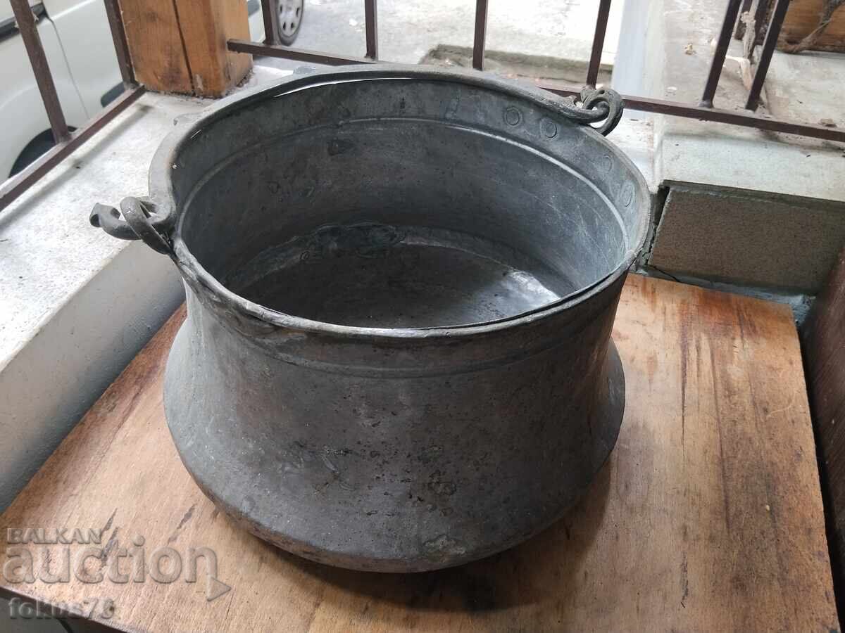 Παλιό μεγάλο χάλκινο καζάνι καρδάρι μπακίρι