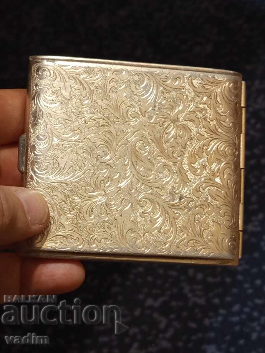 Tabacheră URSS cu preț € 10.00 | 19.56 BGN