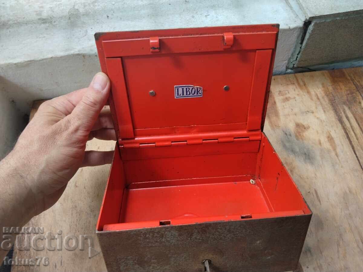 Casă de bani veche din metal, seif pentru bani și valori Libor