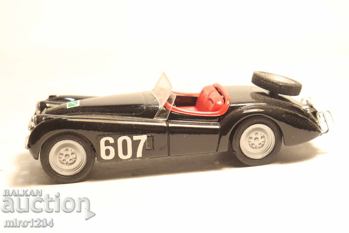 1/43 BRUMM JAGUAR??? TOY CAR MODEL