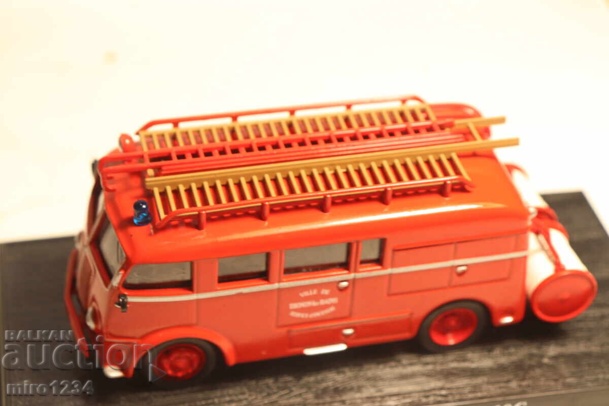 Licitație 1/57 CAMION DE POMPIERI BERLIET MODEL MINIATURĂ