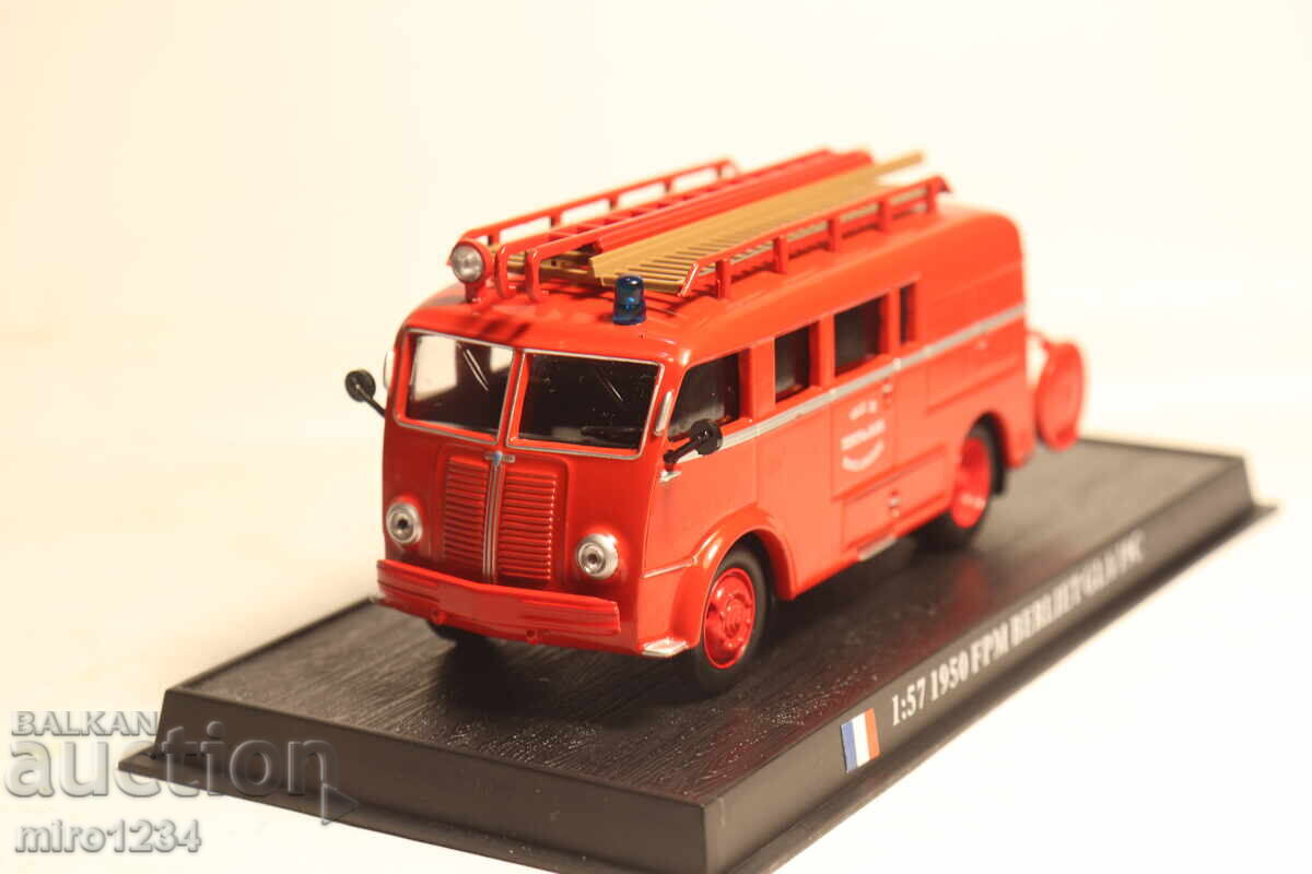 Livrarea 1/57 CAMION DE POMPIERI BERLIET MODEL MINIATURĂ