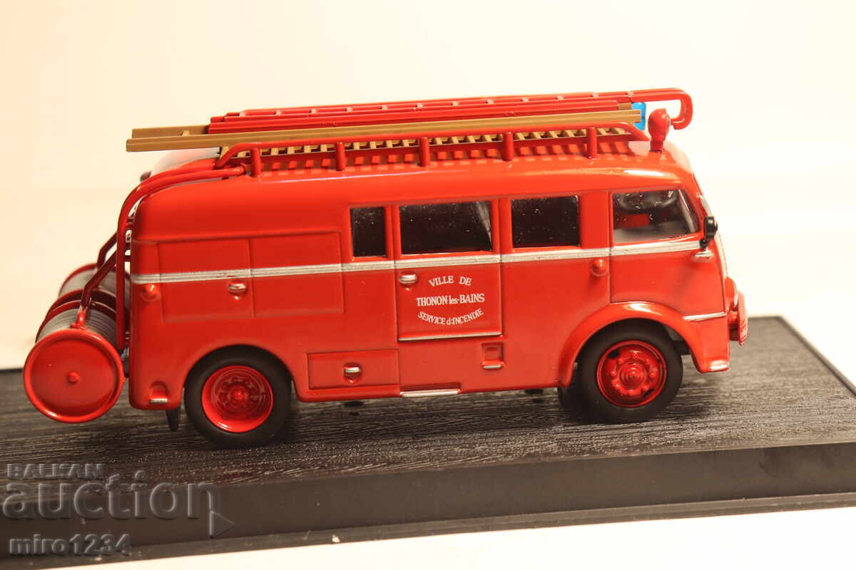 1/57 CAMION DE POMPIERI BERLIET MODEL MINIATURĂ - 6