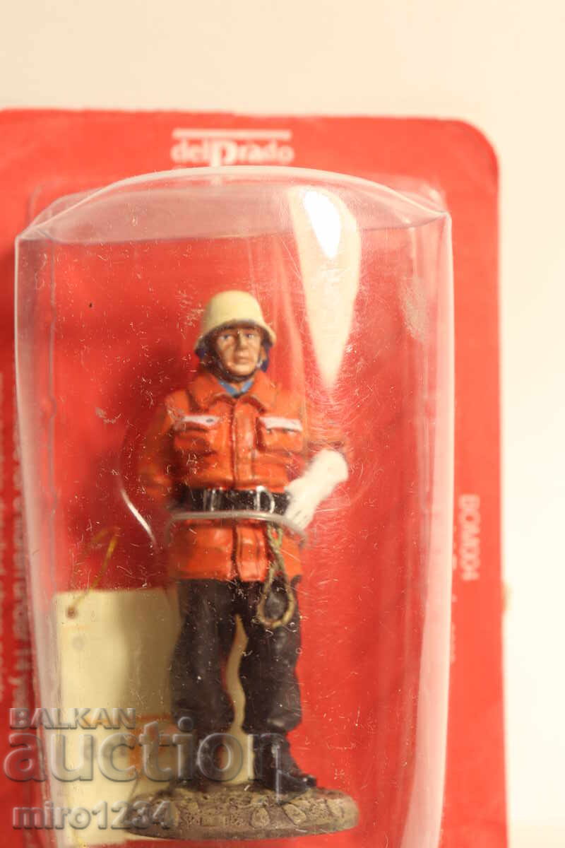 DEL PRADO FIREMAN FIREFIGHTER FIGURINE UNIFORM with price € 0.01 | 0.02 BGN