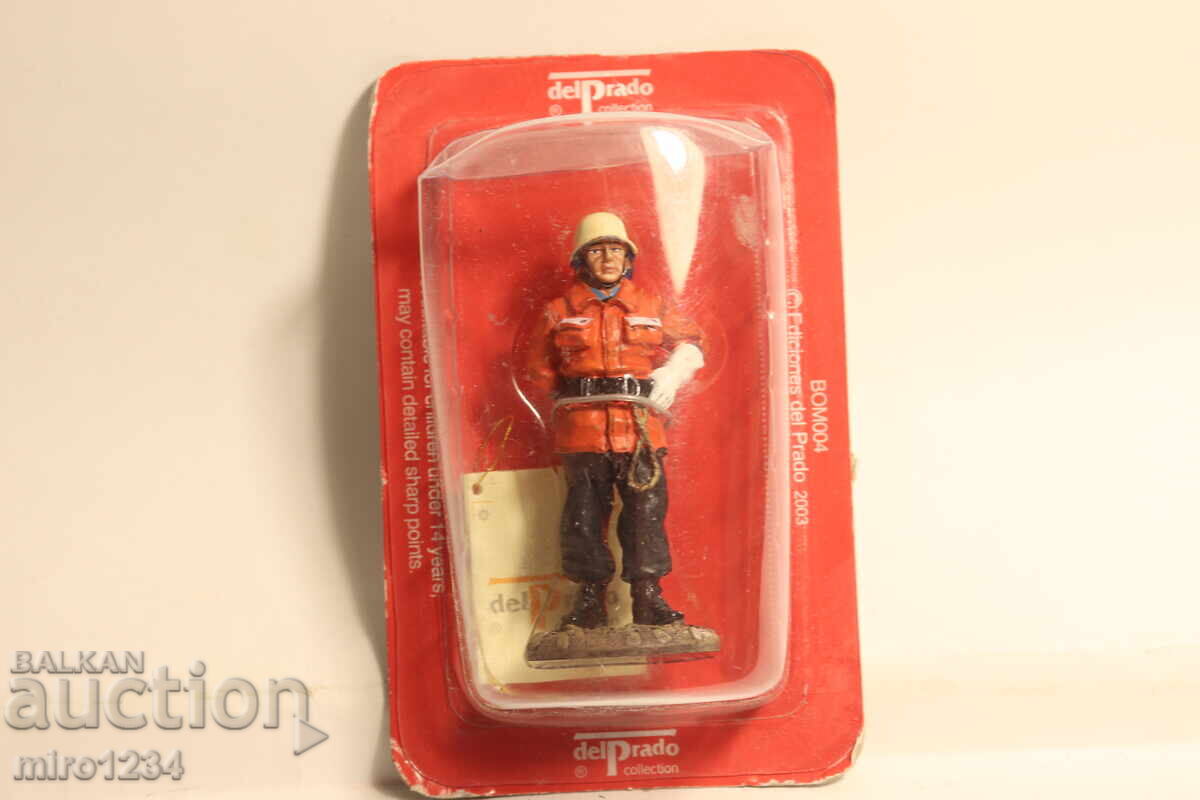 DEL PRADO FIREMAN FIREFIGHTER FIGURINE UNIFORM