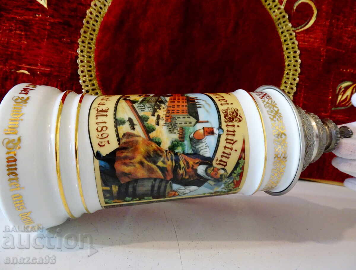Auction  Porcelain beer mug with pewter lid, Binding brewery