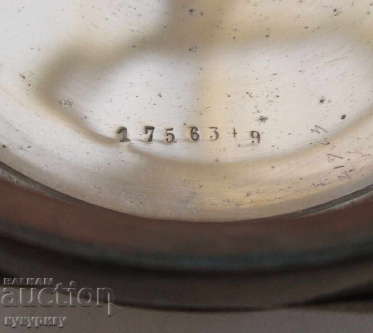 Capace vechi carcasă de la un ceas de buzunar antic foarte mare cu preț € 35.00 | 68.45 BGN