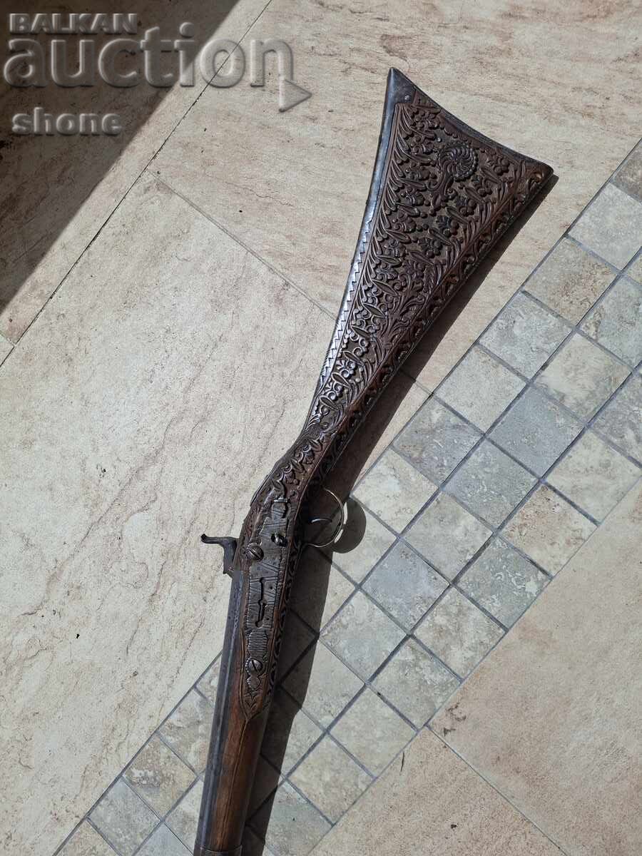 Licitație Pistol, capsulă, cremă, țigară, țigară, cuișoare