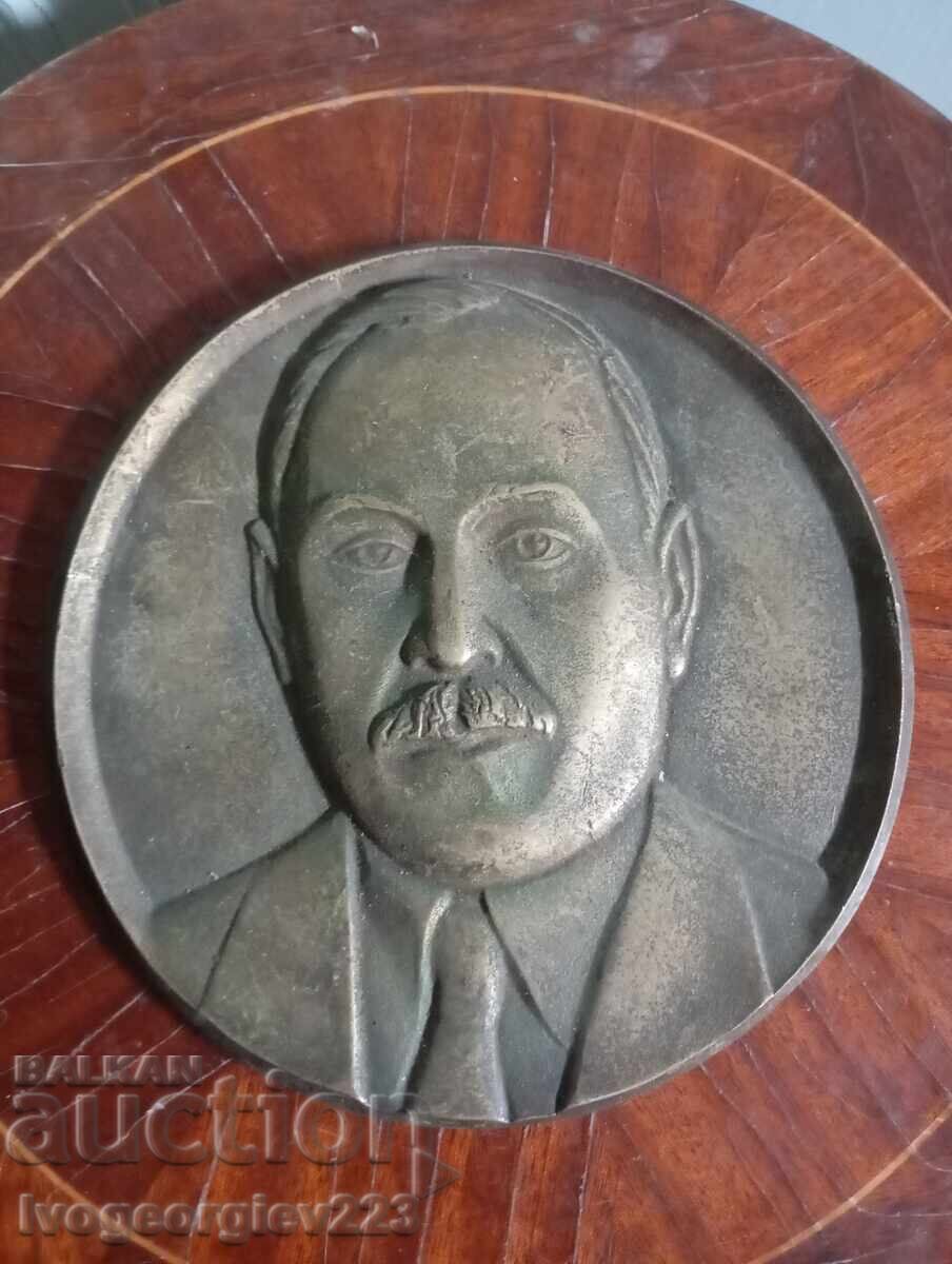 Плакет на Буров